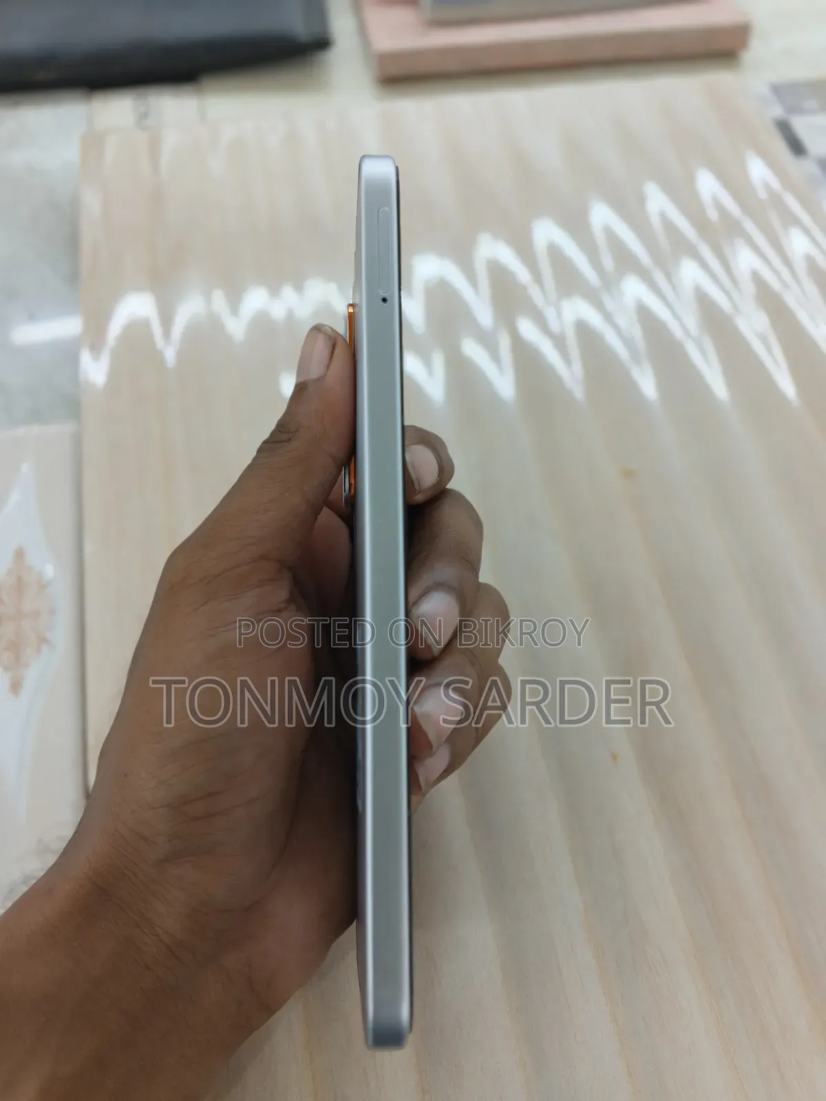 ইনফিনিক্স হট ৬০ প্রো ১২৮ জিবি রূপালী