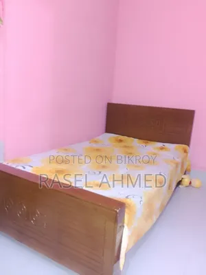 A beautifully designed 4/7 feet bed is for sale at a low price.