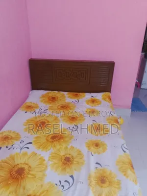 A beautifully designed 4/7 feet bed is for sale at a low price.