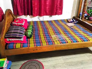 মেহগনি কাঠের খাট