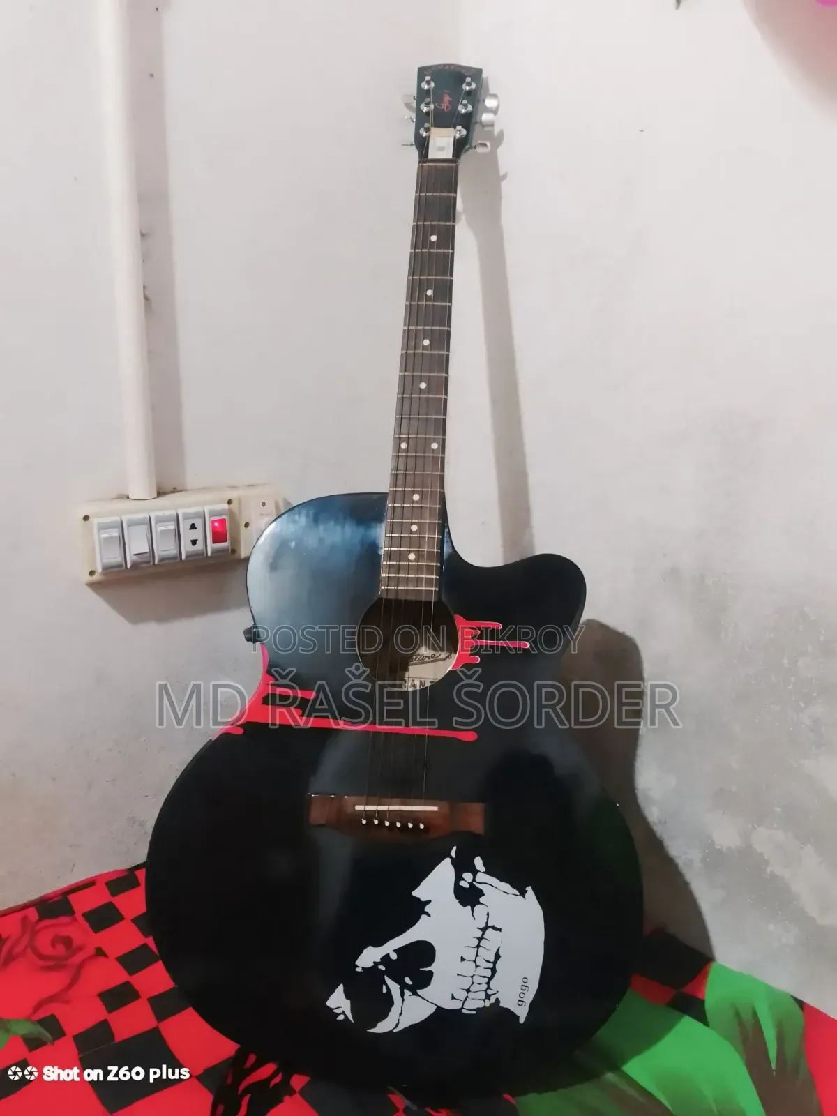 Very dear guitar, urgently need money so selling it