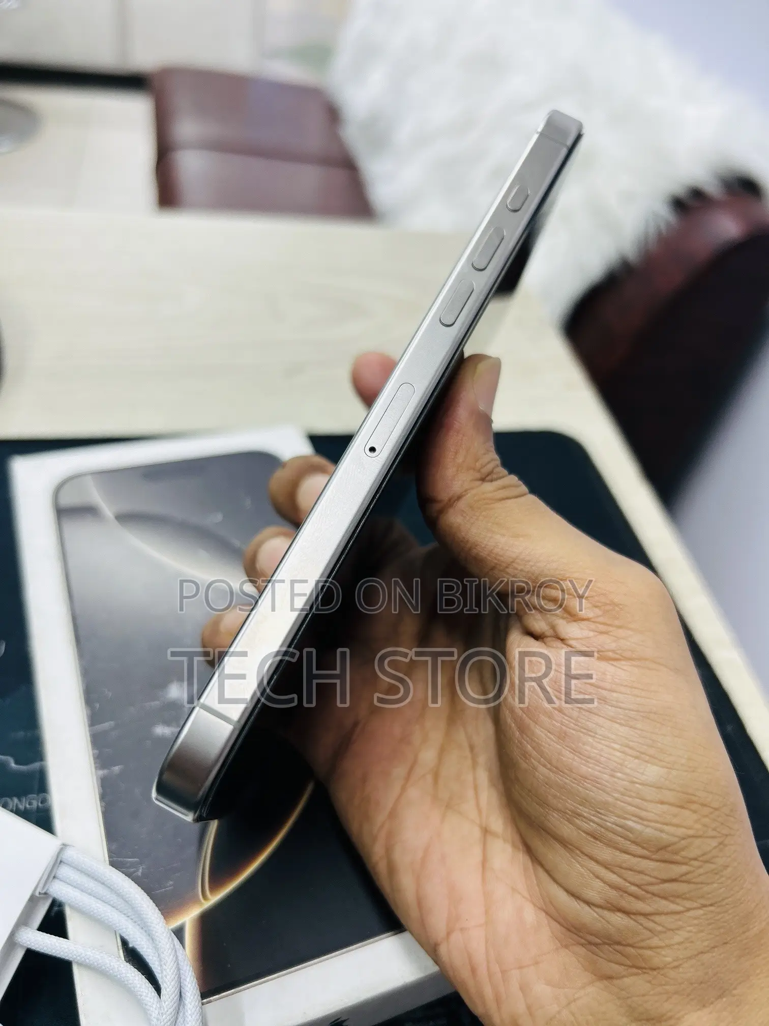 অ্যাপল আইফোন ১৬ প্রো ম্যাক্স ২৫৬ জিবি সিলভার