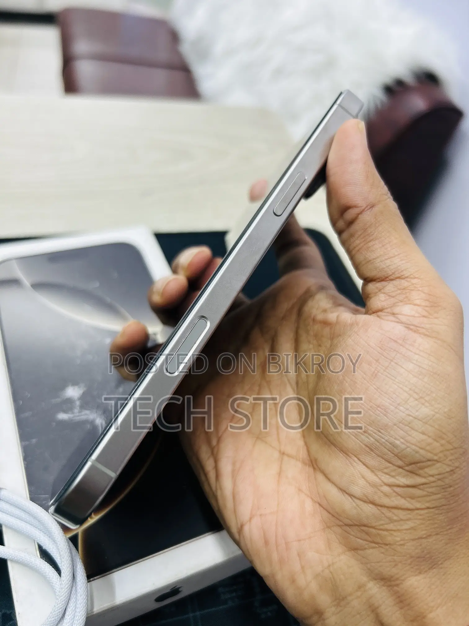 অ্যাপল আইফোন ১৬ প্রো ম্যাক্স ২৫৬ জিবি সিলভার
