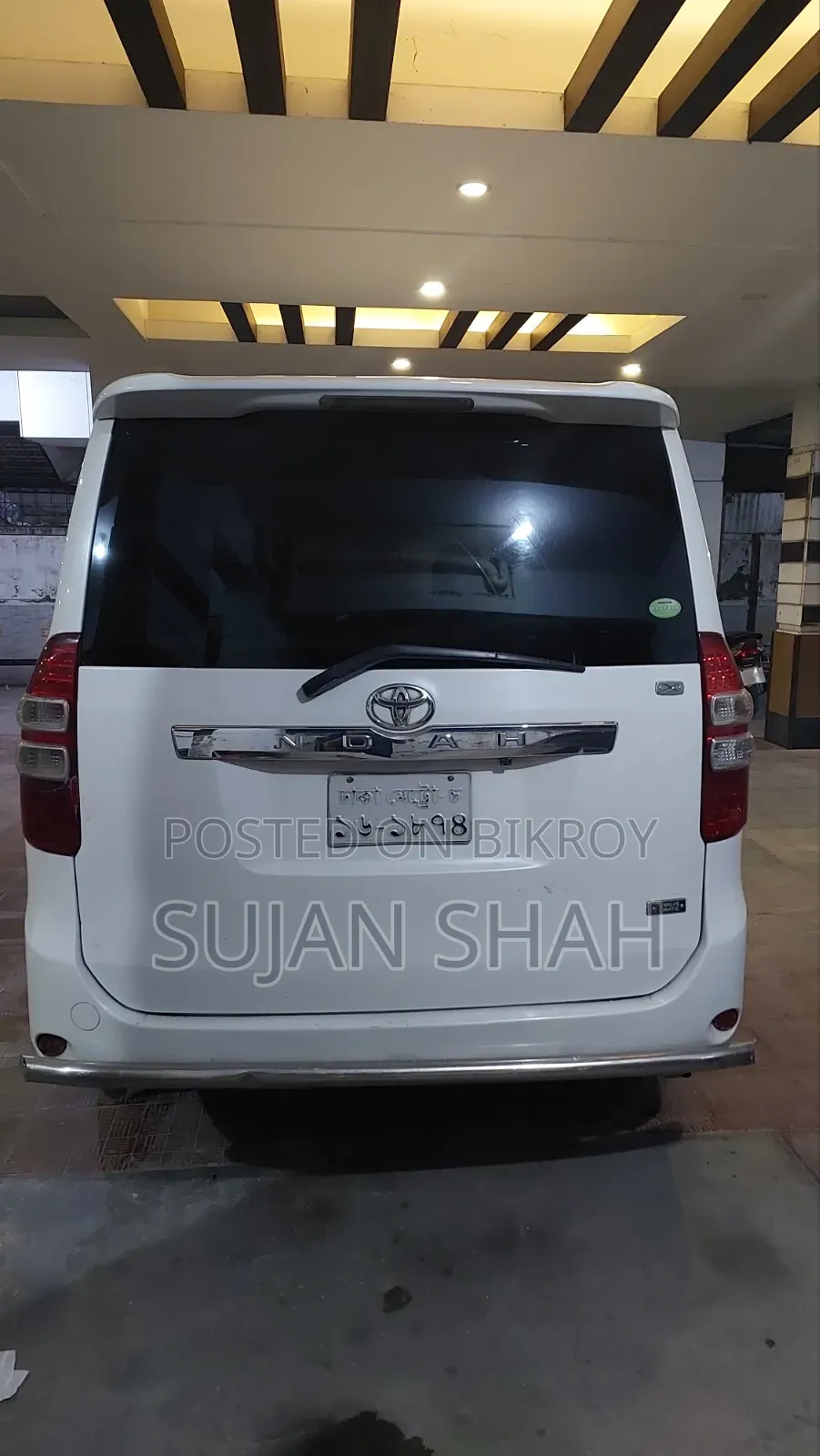 Toyota Noah 2.0 158hp AWD (8 Seater) 2012 Pearl