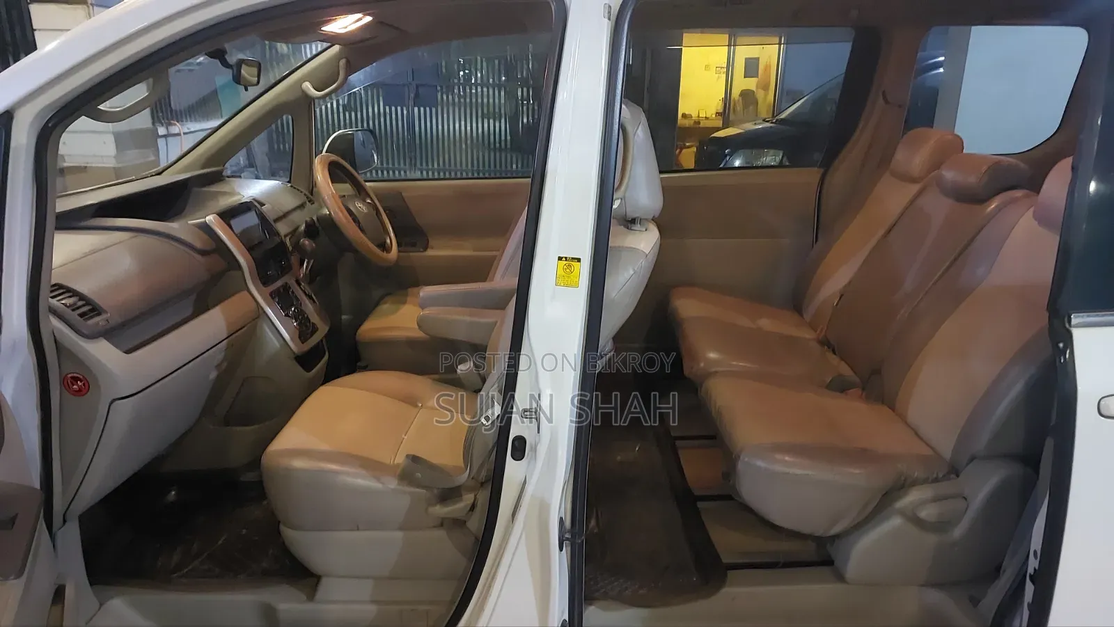 Toyota Noah 2.0 158hp AWD (8 Seater) 2012 Pearl