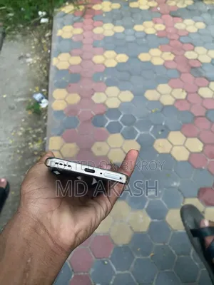 রিয়েলমি ১২৮ জিবি নীল