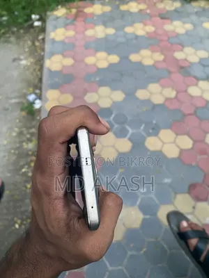 রিয়েলমি ১২৮ জিবি নীল