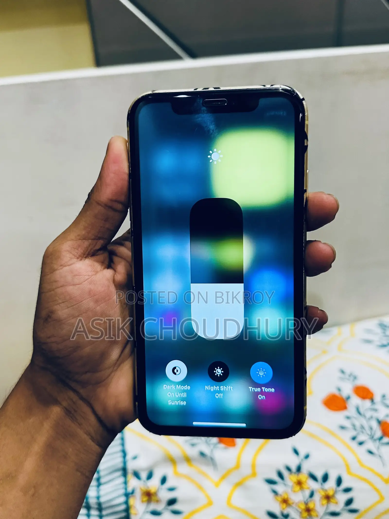 New Apple iPhone XR 64 GB Yellow