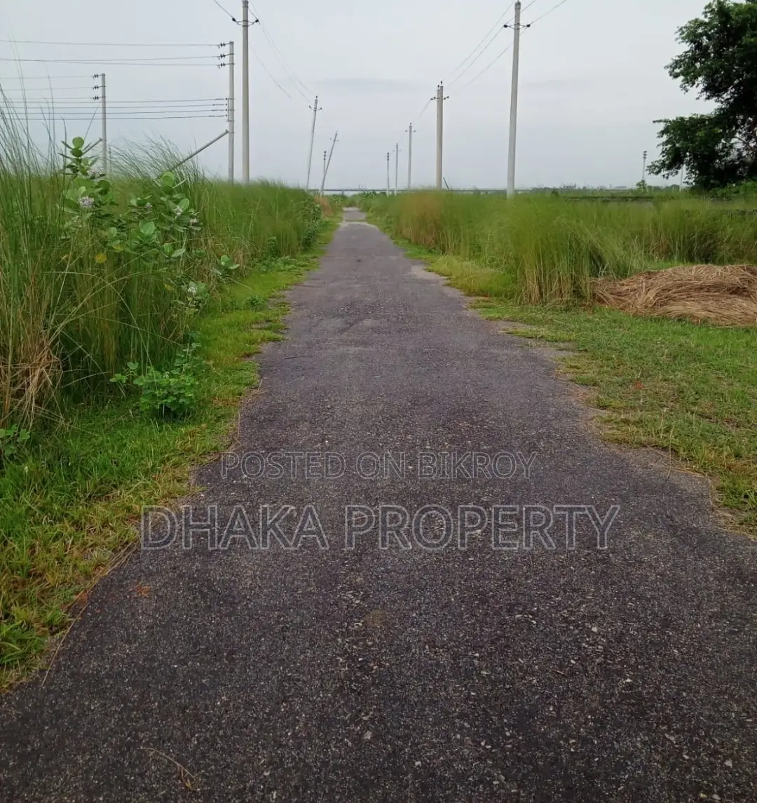 30ft Road 3 Katha Park South at Sector 26