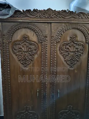 বার্মা টিক সেগুন কাঠের আলমারি।
