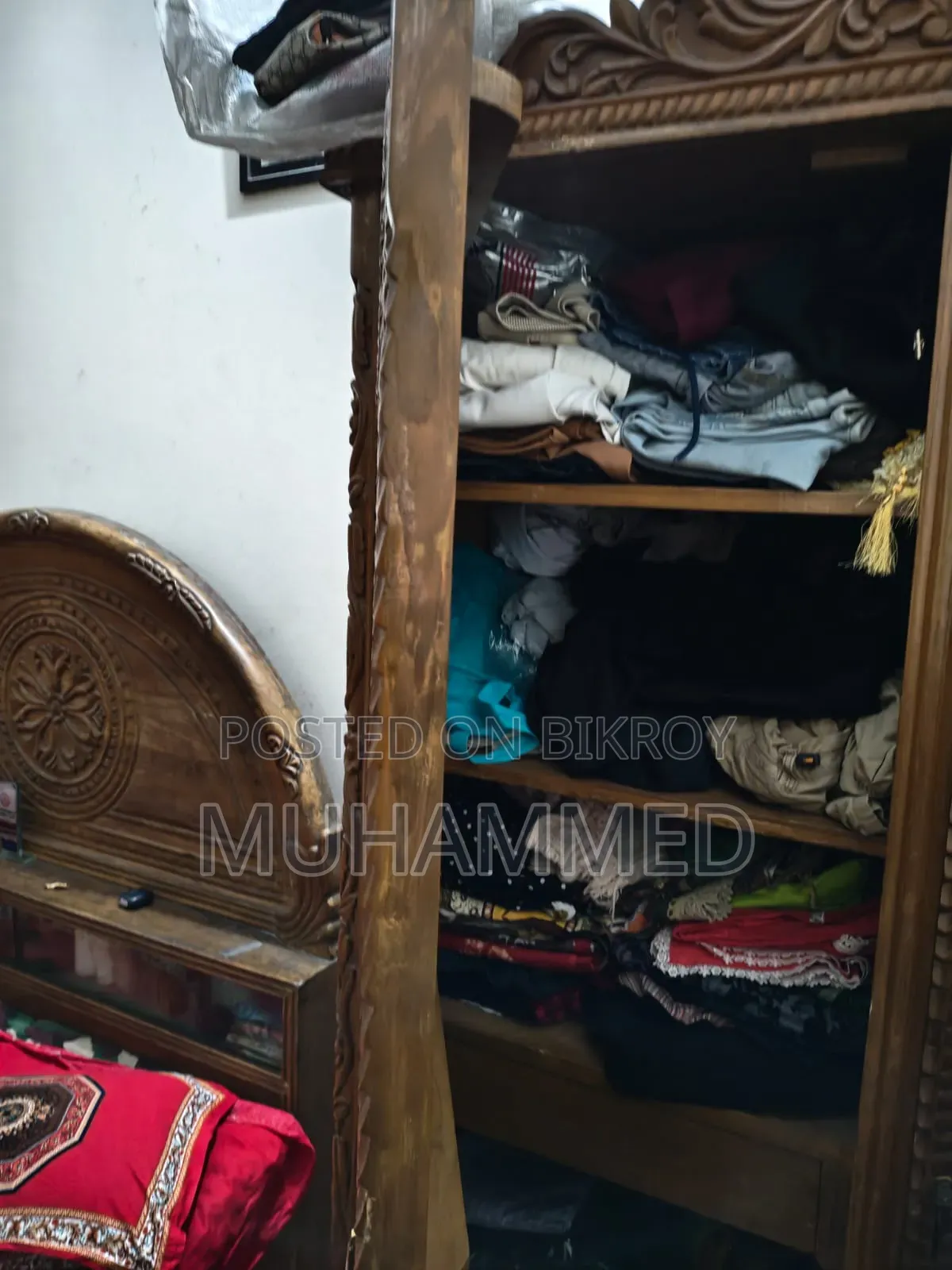 বার্মা টিক সেগুন কাঠের আলমারি।