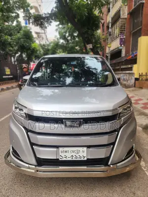 টয়োটা নোয়া ২.০ এডব্লিউডি (৮ সিটার) ২০১৯ রৌপ্য