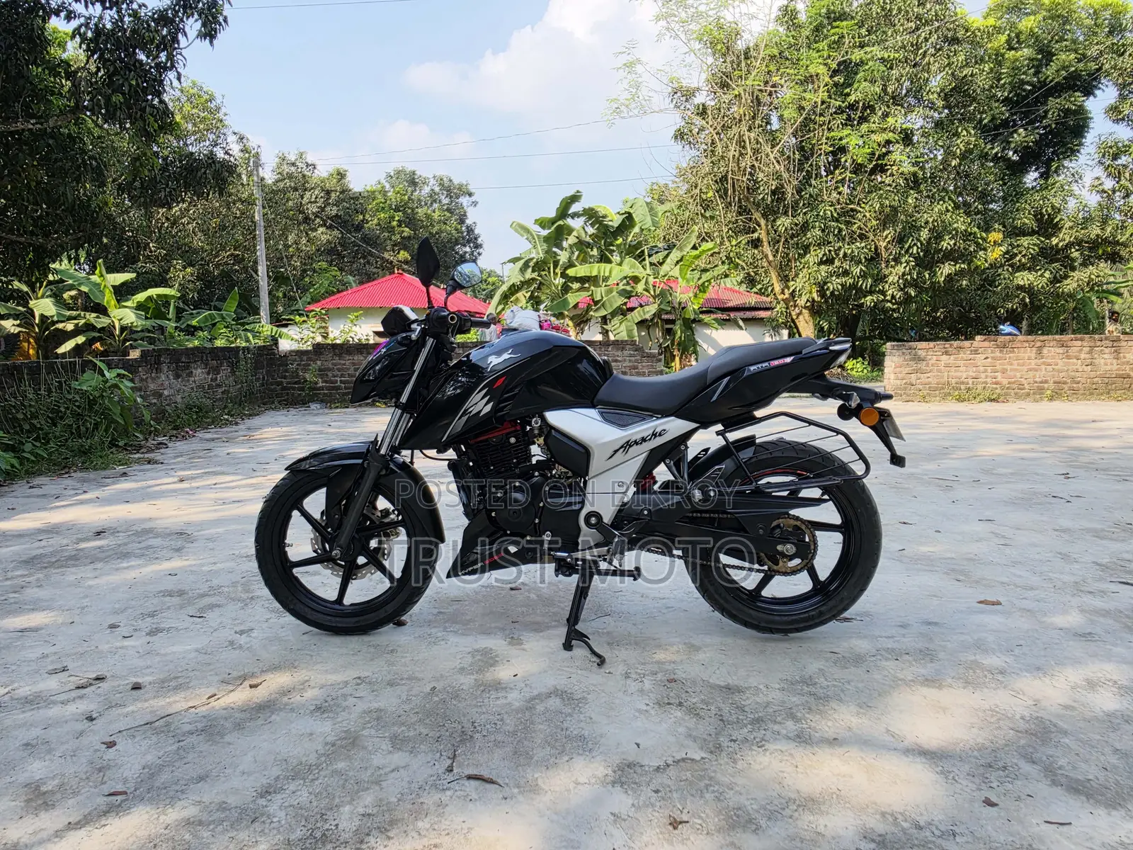 TVS Apache RTR 160 4V 2025 Black