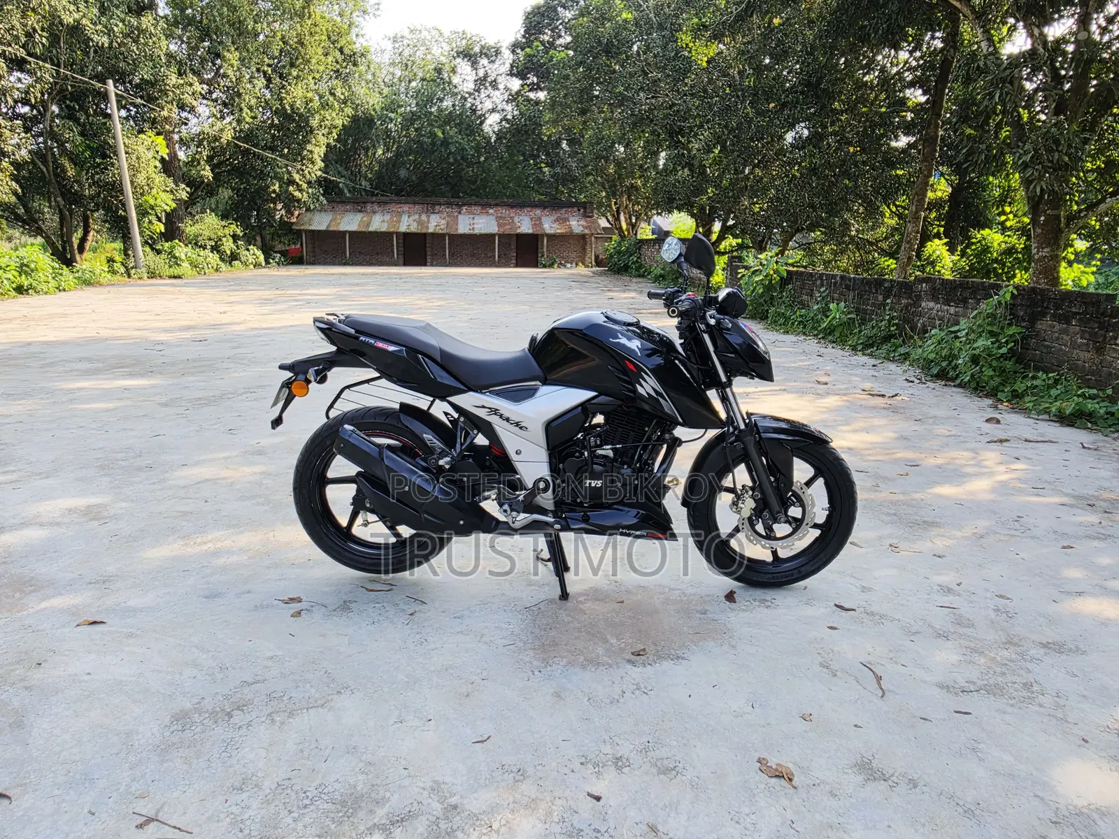 TVS Apache RTR 160 4V 2025 Black