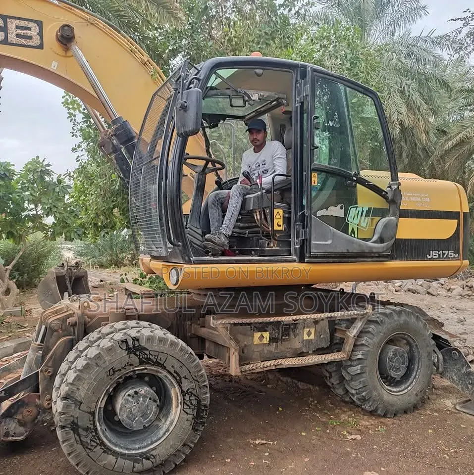 (মাস্টার অপারেটর) সবধরনের হেভী গাড়ি চালানোর অভিজ্ঞতা আছে,