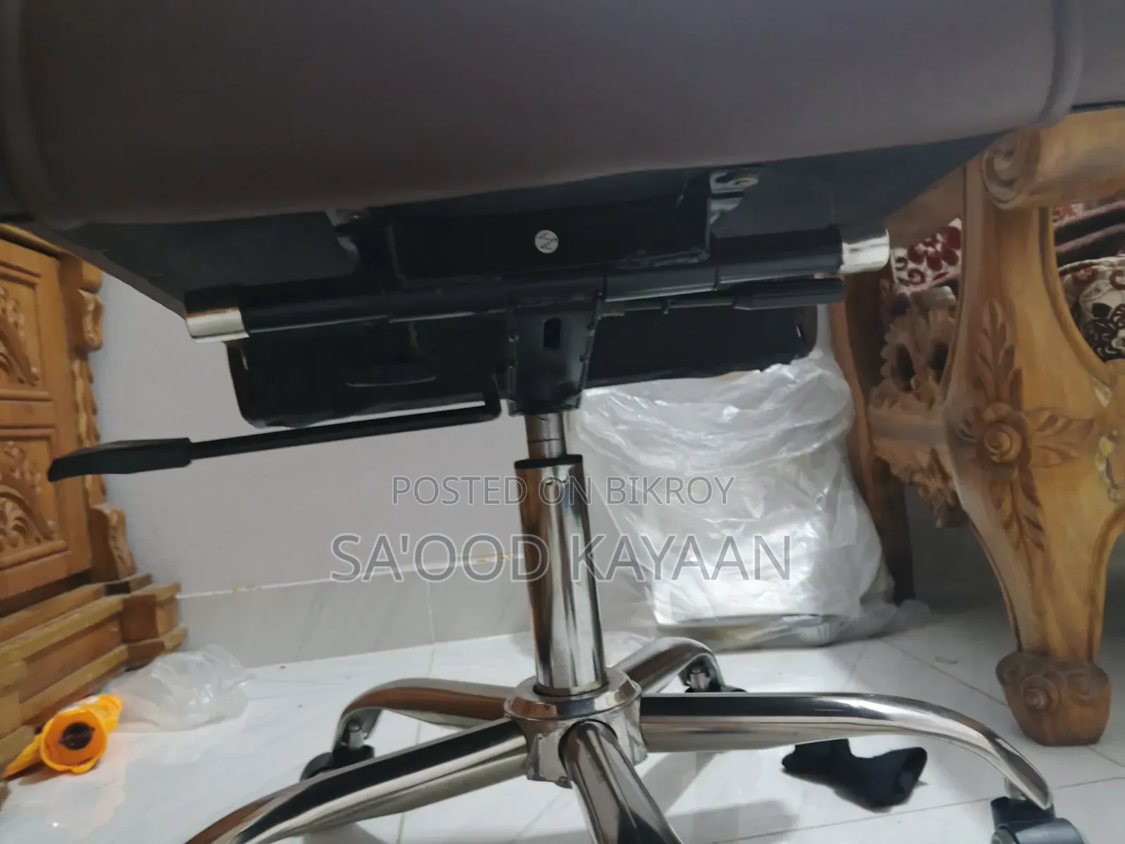 Boss Chair. Selling it because there is too much furniture at home.