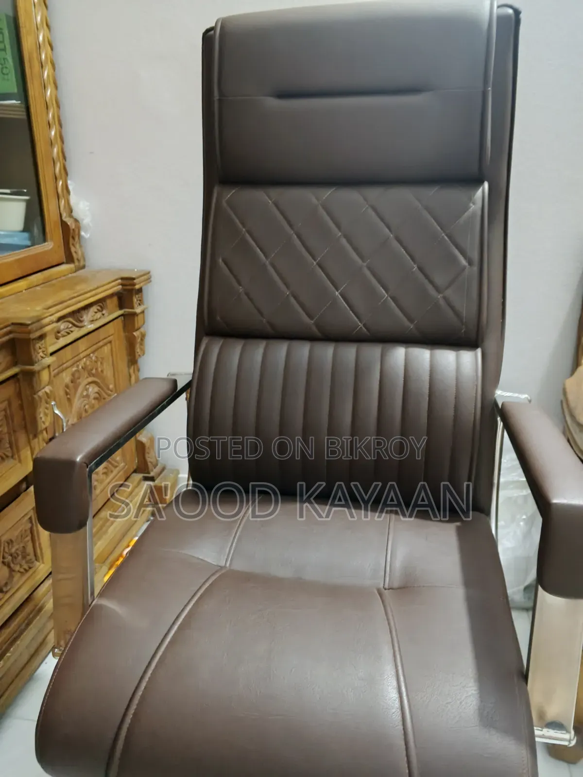 Boss Chair. Selling it because there is too much furniture at home.