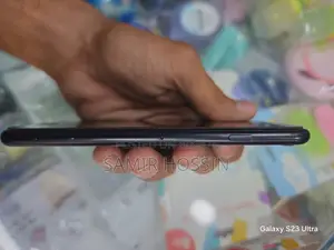 অ্যাপল আইফোন এসই ১২৮ জিবি ব্ল্যাক