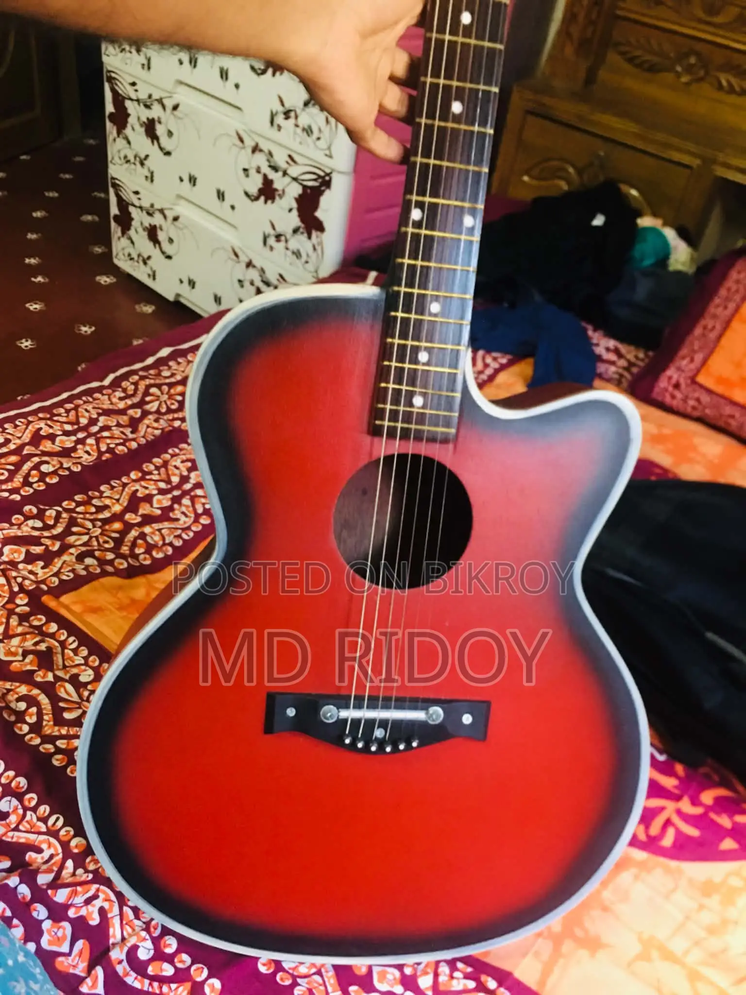 Signature 265 Acoustic Guitar বিক্রি করা হবে।