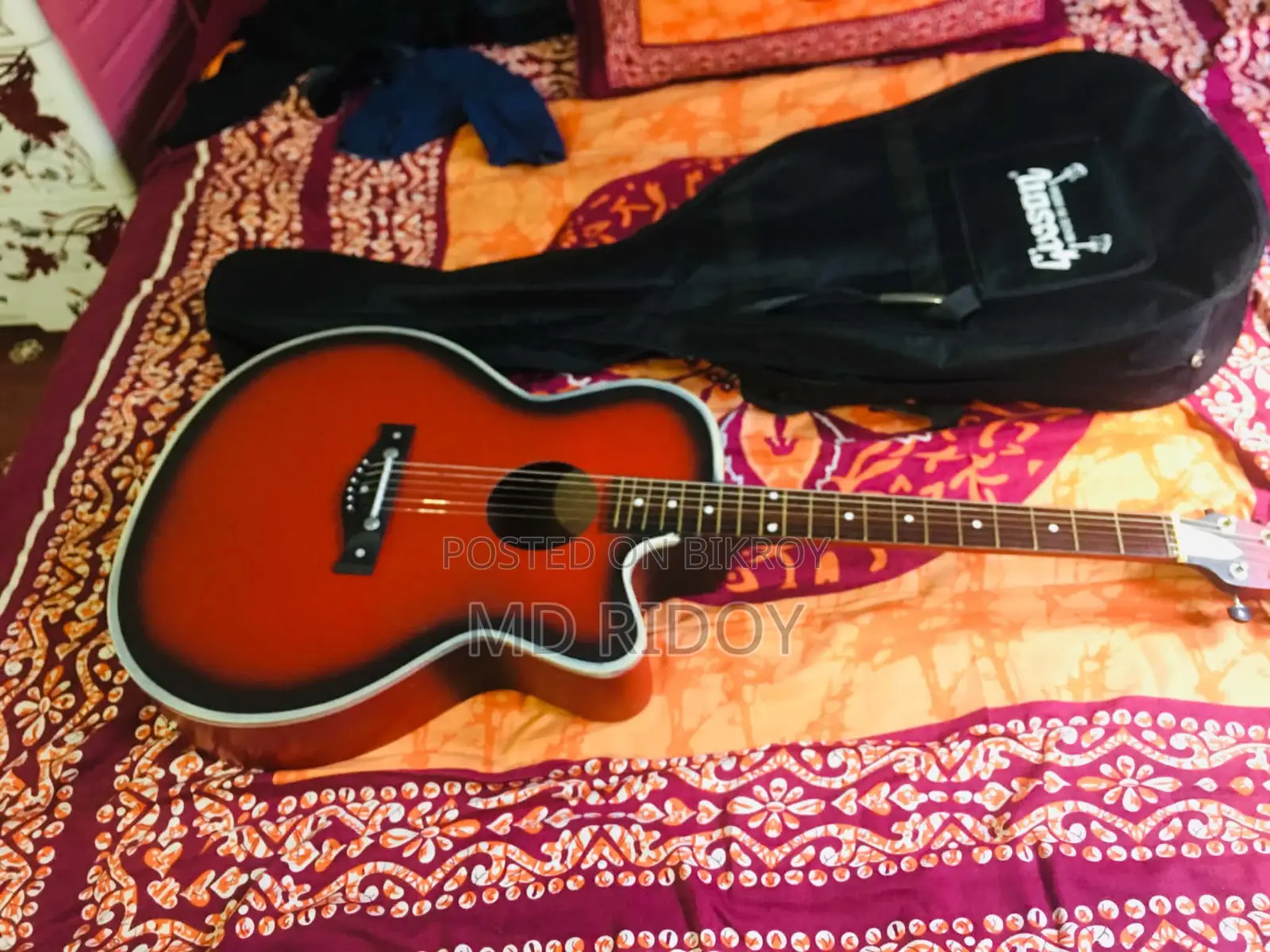 Signature 265 Acoustic Guitar বিক্রি করা হবে।