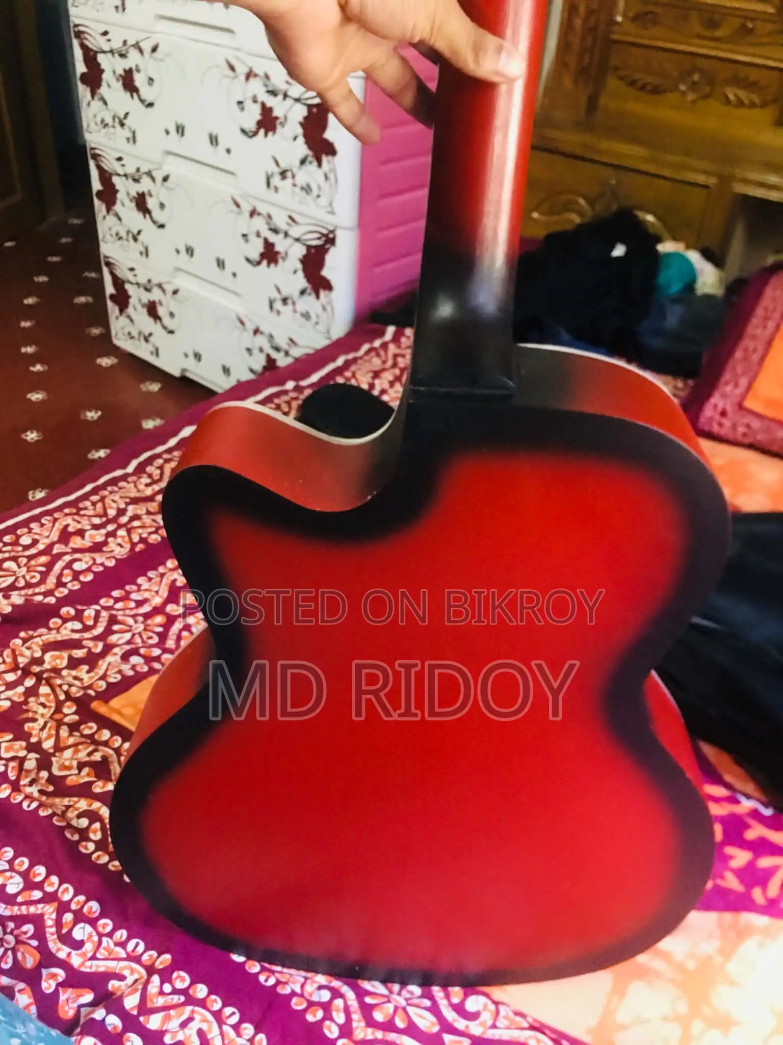 Signature 265 Acoustic Guitar বিক্রি করা হবে।
