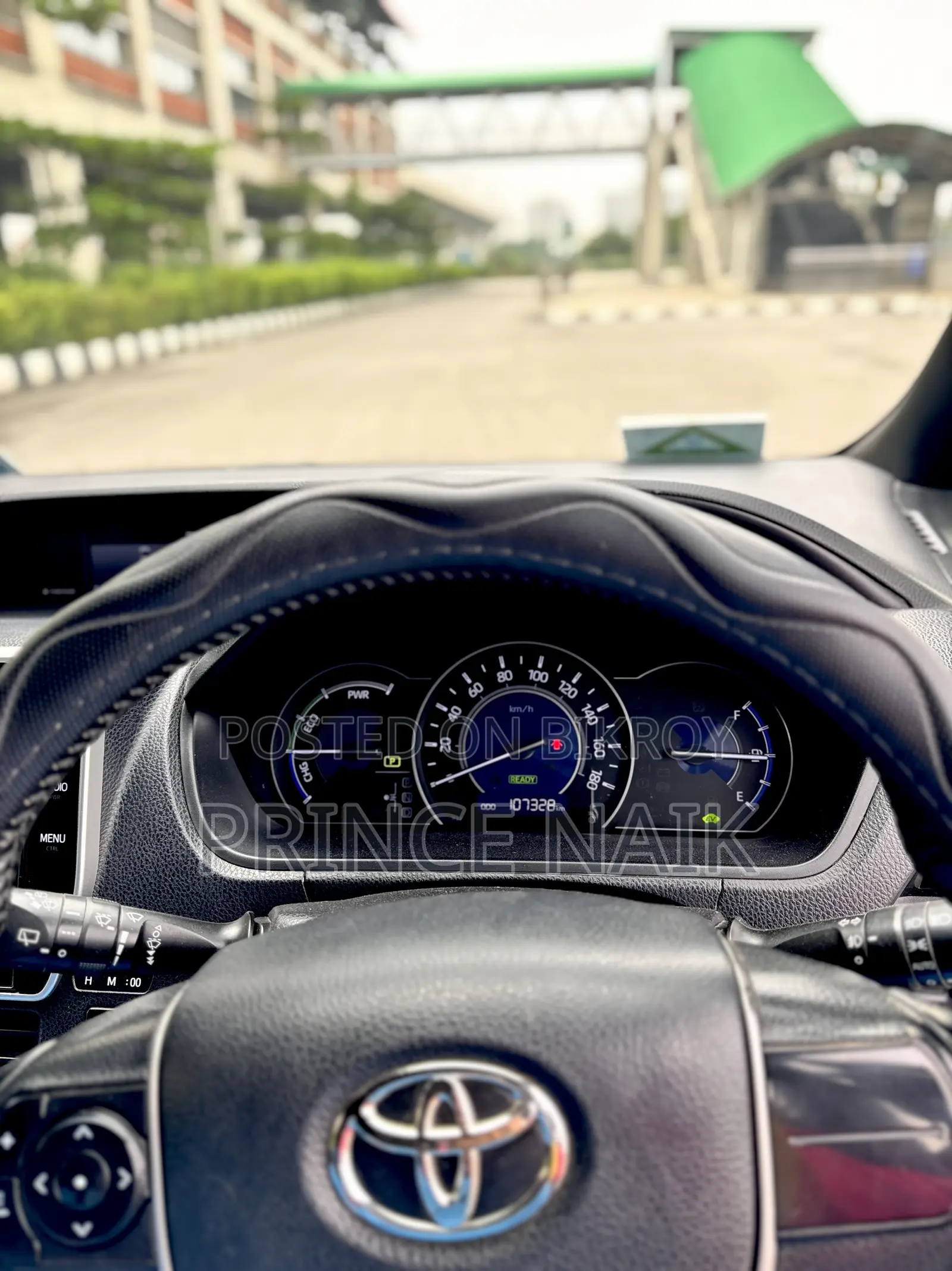 Toyota Noah 1.8 Front-Wheel Drive Hybrid (7-seater) 2017 Black
