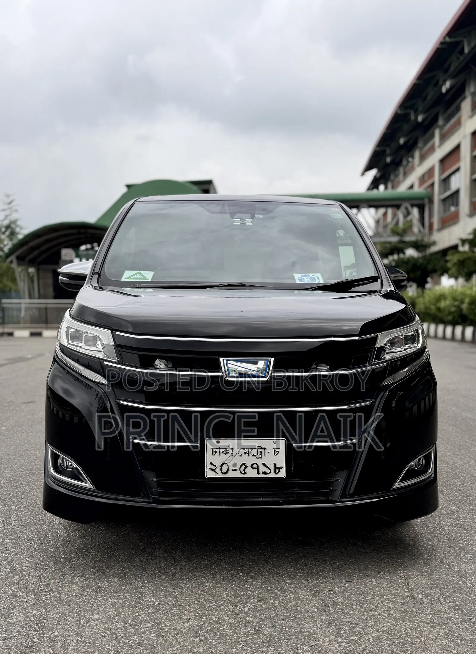 Toyota Noah 1.8 Front-Wheel Drive Hybrid (7-seater) 2017 Black