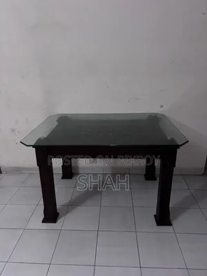ডাইনিং টেবিল