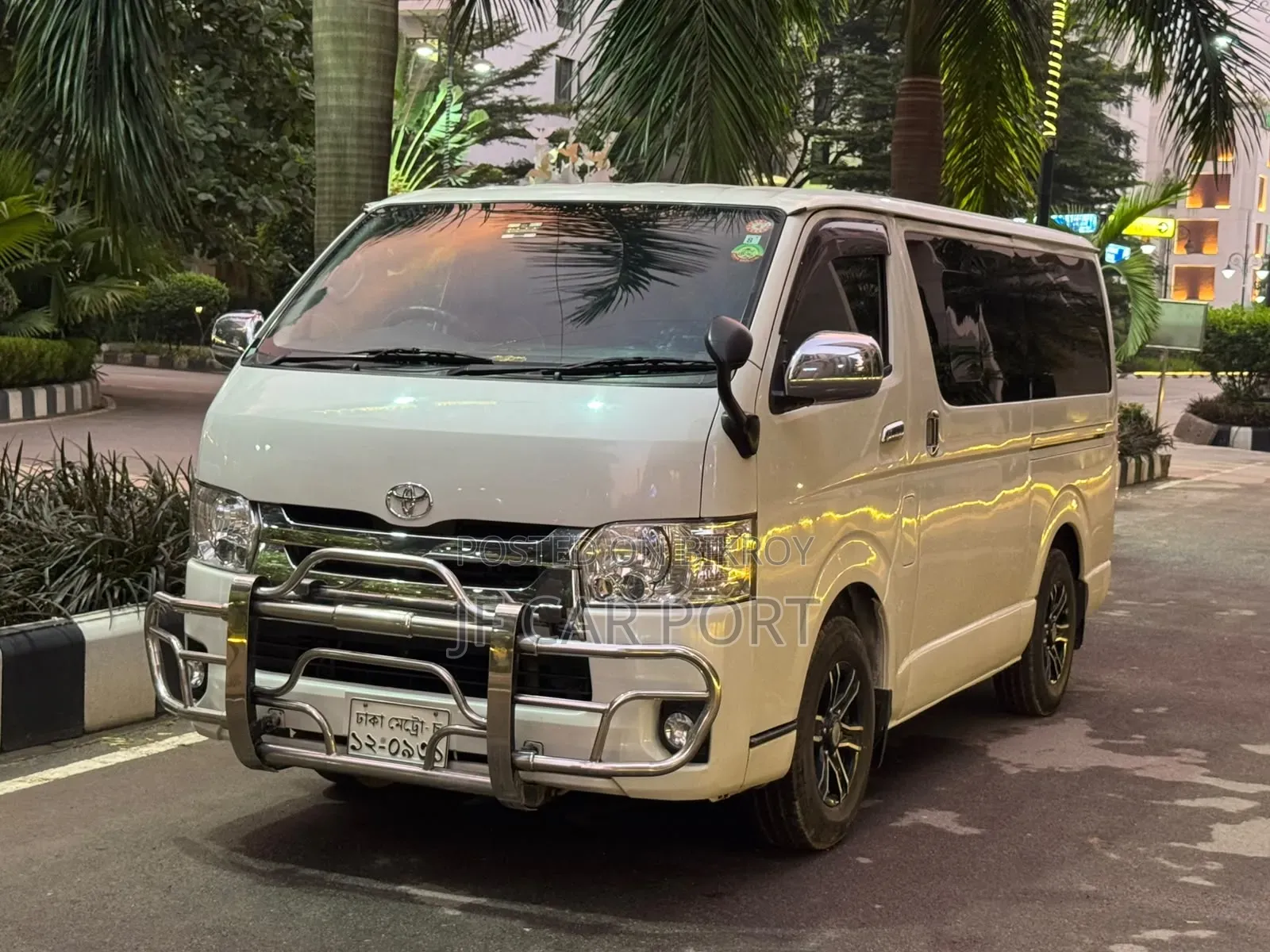 Toyota HiAce 2018 White