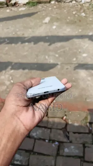 টেকনো স্পার্ক ৪০ ১২৮ জিবি সাদা
