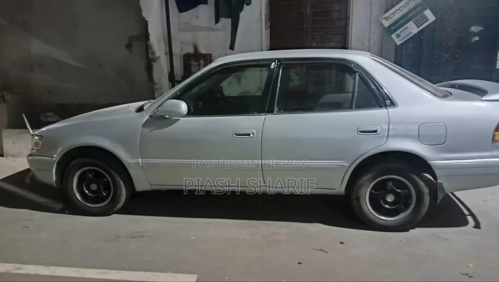 টয়োটা করোলা সেডান ১৯৯৫ গ্রে