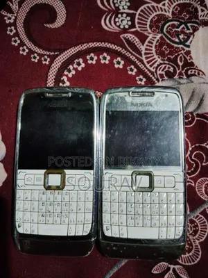 নোকিয়া ই৭১ সাদা