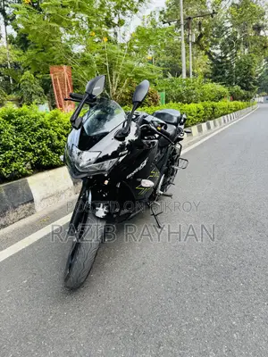 সুজুকি জিক্সার এসএফ ২০২৫ কালো