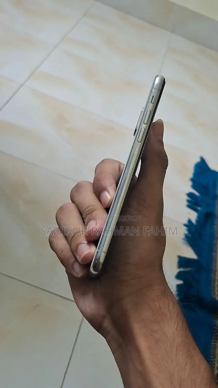 Apple iPhone X 64 GB White