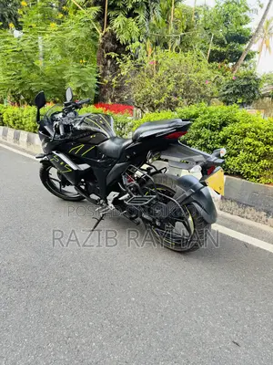 সুজুকি জিক্সার এসএফ ২০২৫ কালো