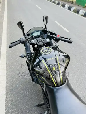 সুজুকি জিক্সার এসএফ ২০২৫ কালো