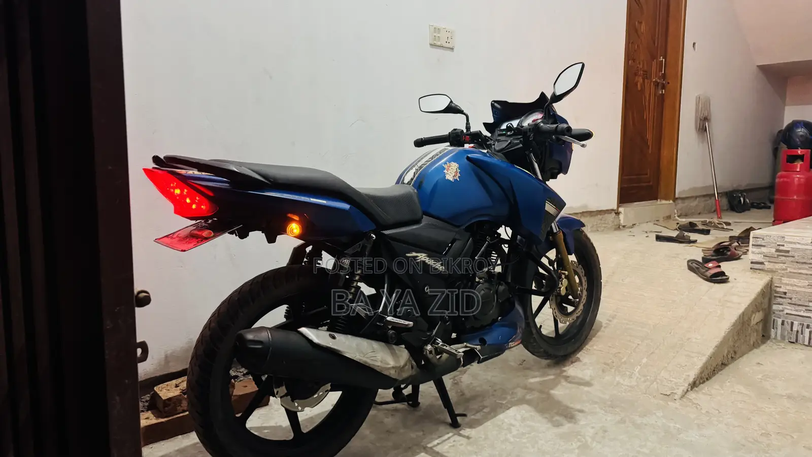টিভিএস অ্যাপাচি আরটিআর ১৬০ টুভি ২০২০ নীল