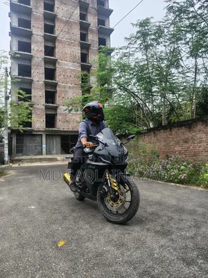 ইয়ামাহা আর১৫এম ২০২৩ কালো