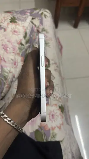 অ্যাপল আইফোন ১৩ ১২৮ জিবি হোয়াইট