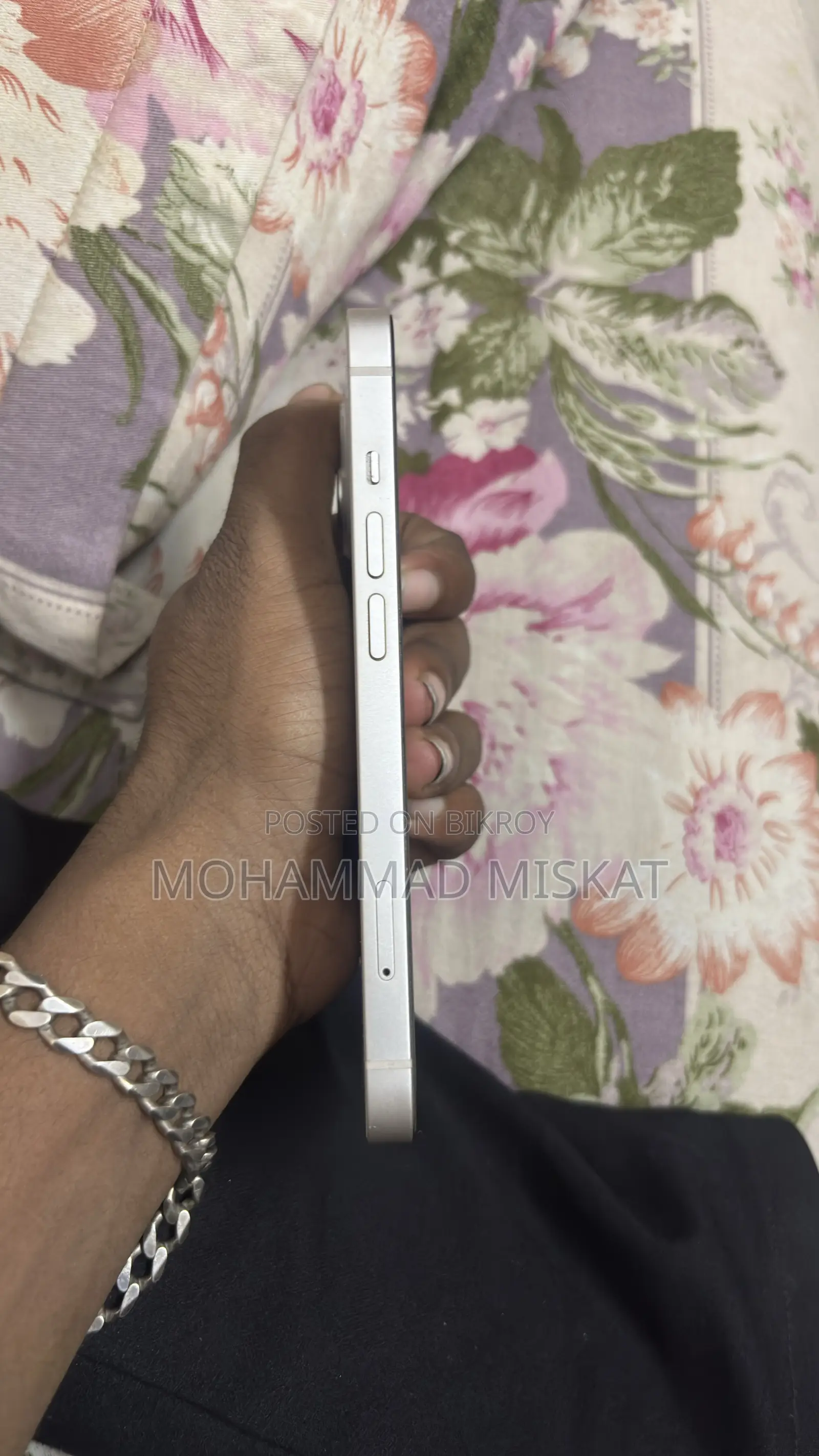 অ্যাপল আইফোন ১৩ ১২৮ জিবি হোয়াইট