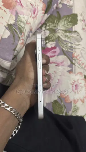 অ্যাপল আইফোন ১৩ ১২৮ জিবি হোয়াইট
