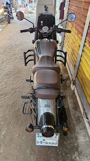 রয়েল এনফিল্ড ক্লাসিক ৩৫০ ২০২৫ গ্রে