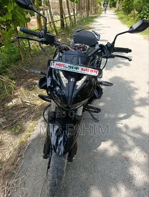 হিরো এক্সট্রিম ১২৫আর ২০২৫ ব্ল্যাক