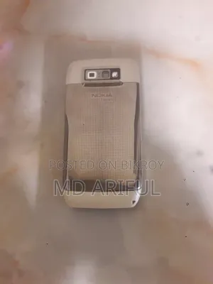 নোকিয়া ই৭১ হোয়াইট