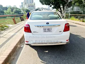 টয়োটা এক্সিও ১.৫ হাইব্রিড ২ডব্লিউডি ২০১৭ সাদা