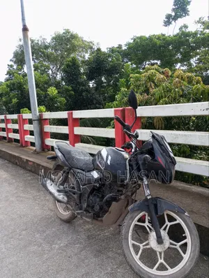 বাজাজ ডিসকভার ১০০ ২০১৭ কালো