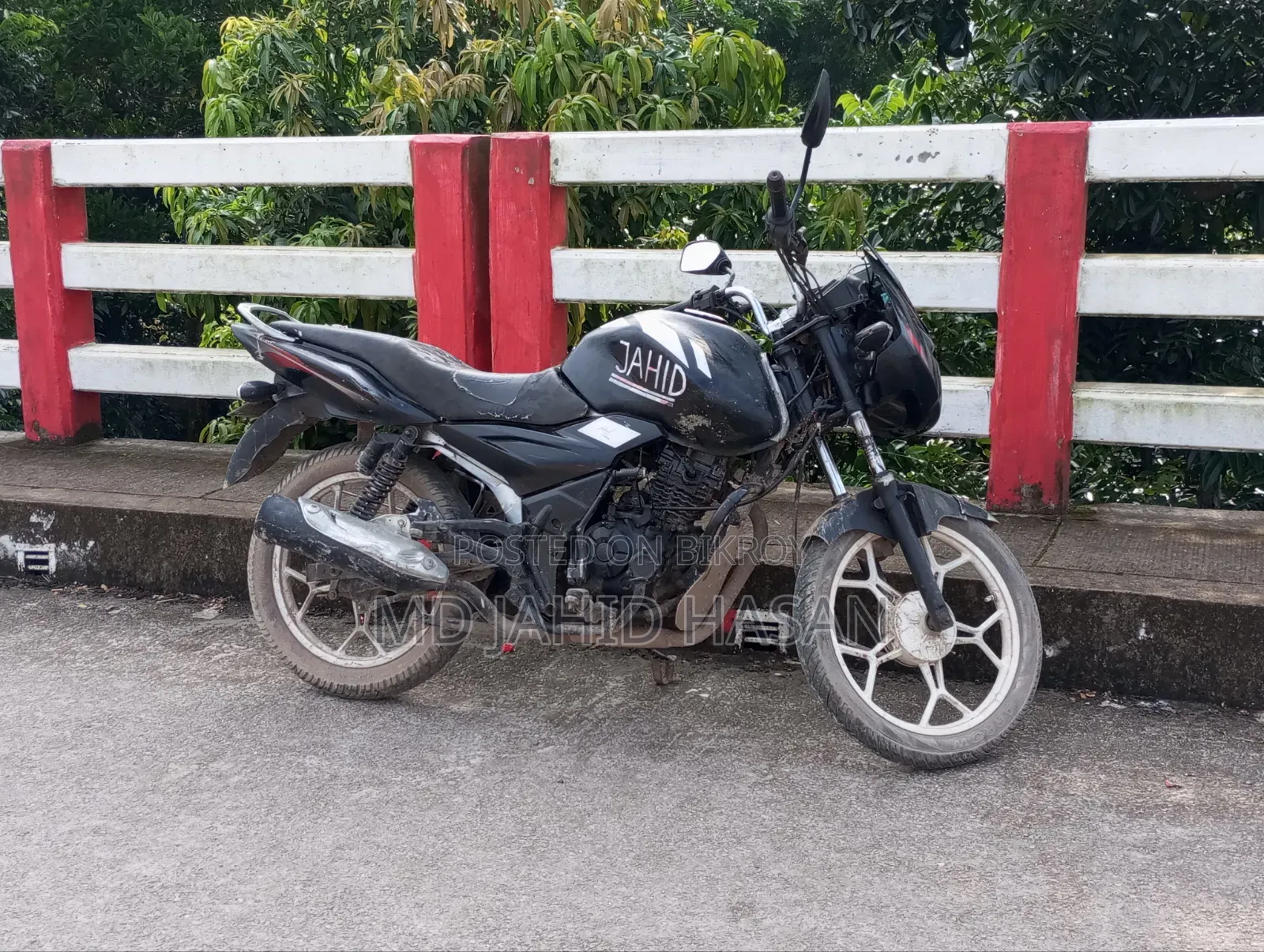 বাজাজ ডিসকভার ১০০ ২০১৭ কালো