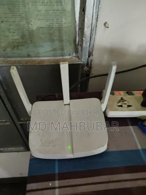 একটি মারকুইসিস থ্রি এন্টেনা রাউটার বিক্রি করা হবে
