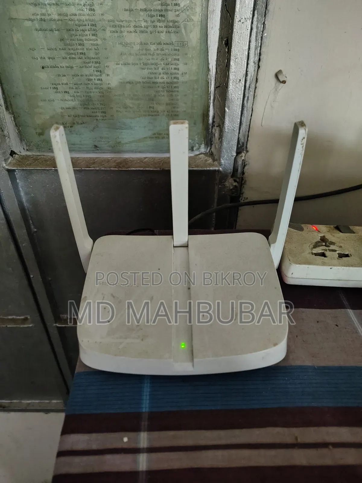 একটি মারকুইসিস থ্রি এন্টেনা রাউটার বিক্রি করা হবে