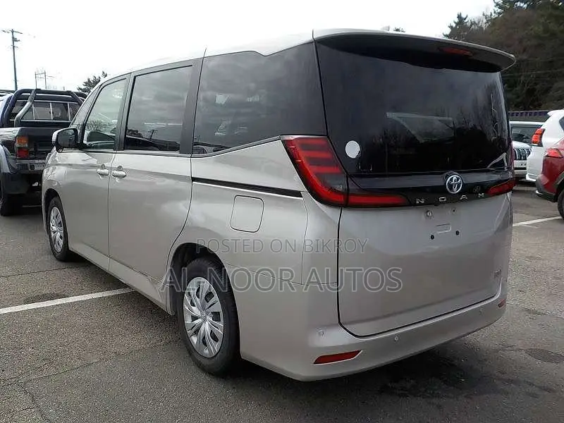 Toyota Noah 2022 Gray